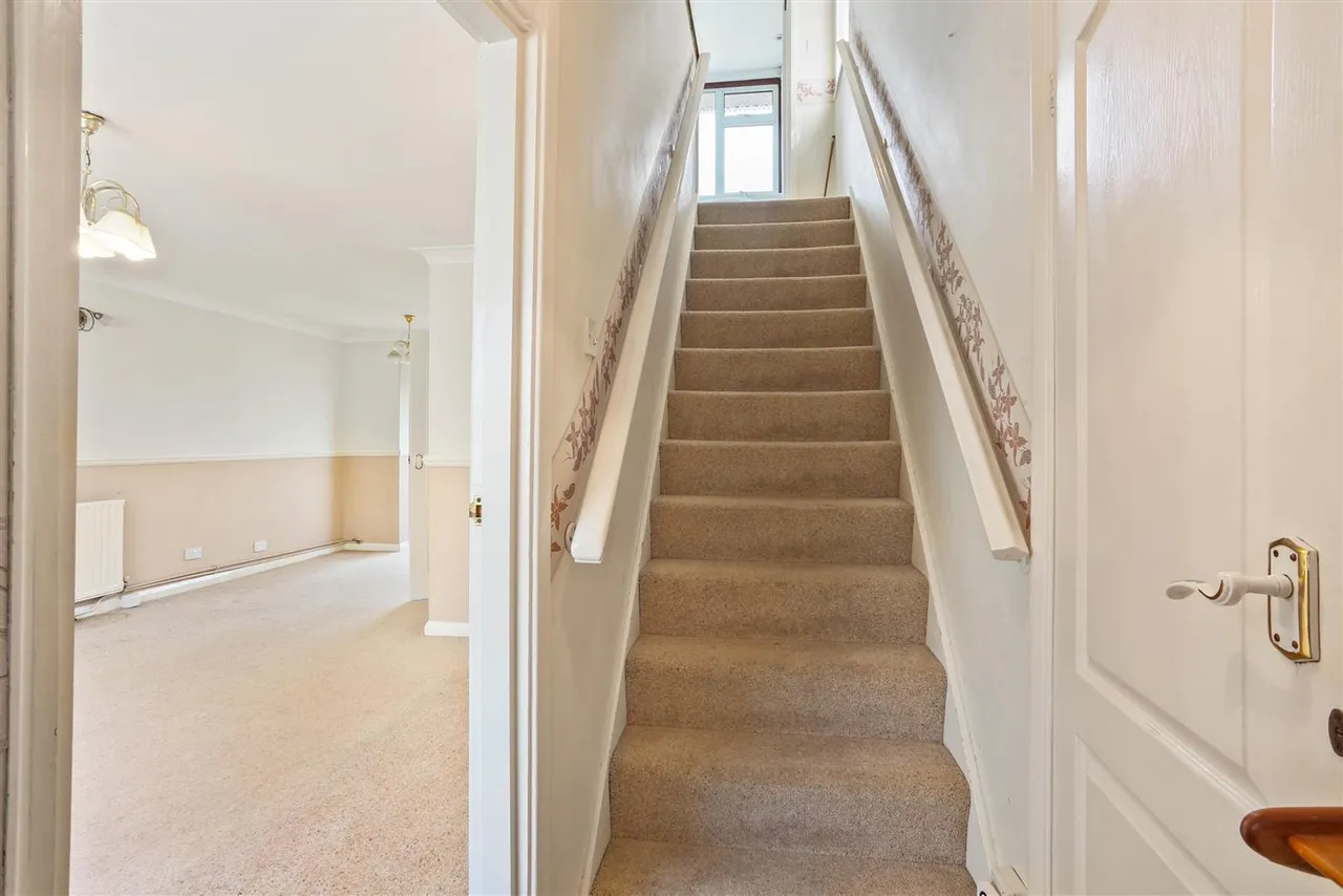 Poplar Crescent, Epsom, KT19 9ER, photo 5