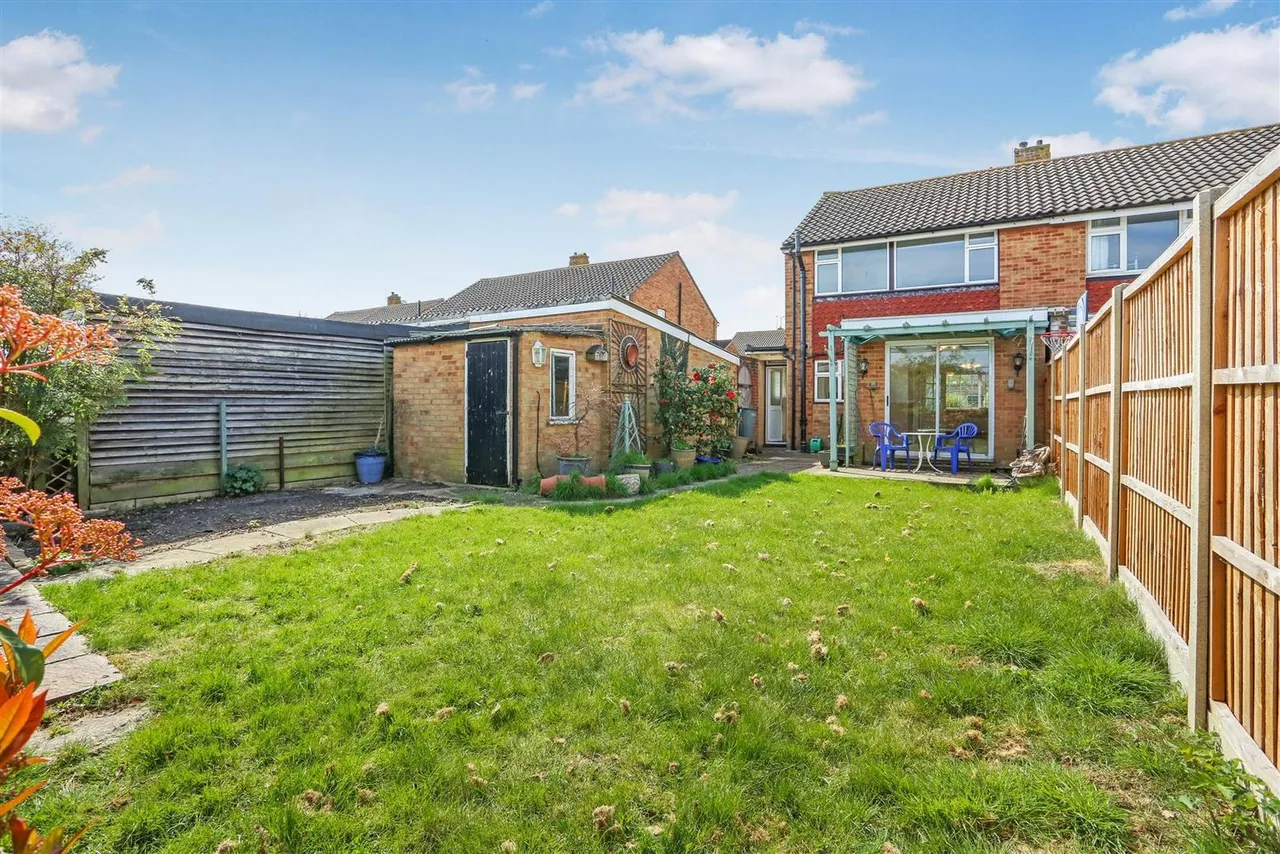 Poplar Crescent, Epsom, KT19 9ER, photo 17