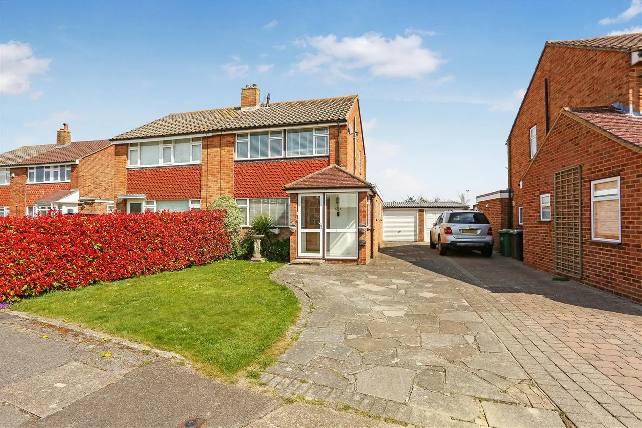Poplar Crescent, Epsom, KT19 9ER, photo 20