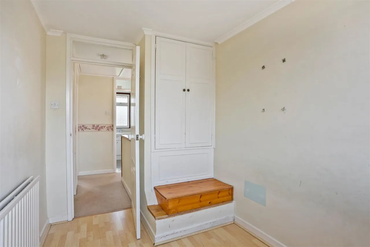 Poplar Crescent, Epsom, KT19 9ER, photo 15