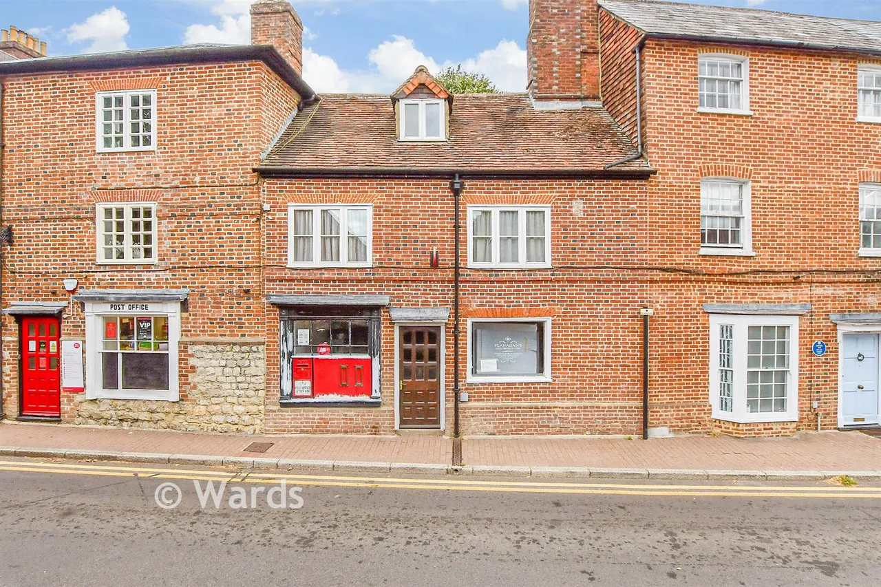 2 bed character property for sale, Tonbridge Road, Wateringbury, ME18