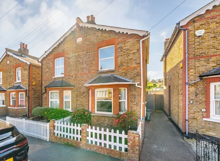 3 bed house for sale — Beaconsfield Road, Surbiton, KT5