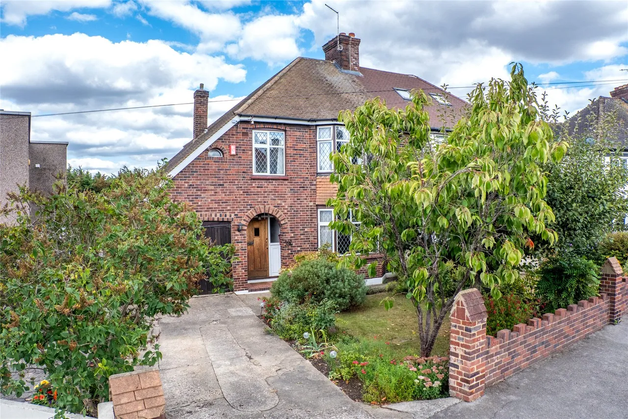 3 bed house for sale, Pine Avenue, Gravesend, DA12