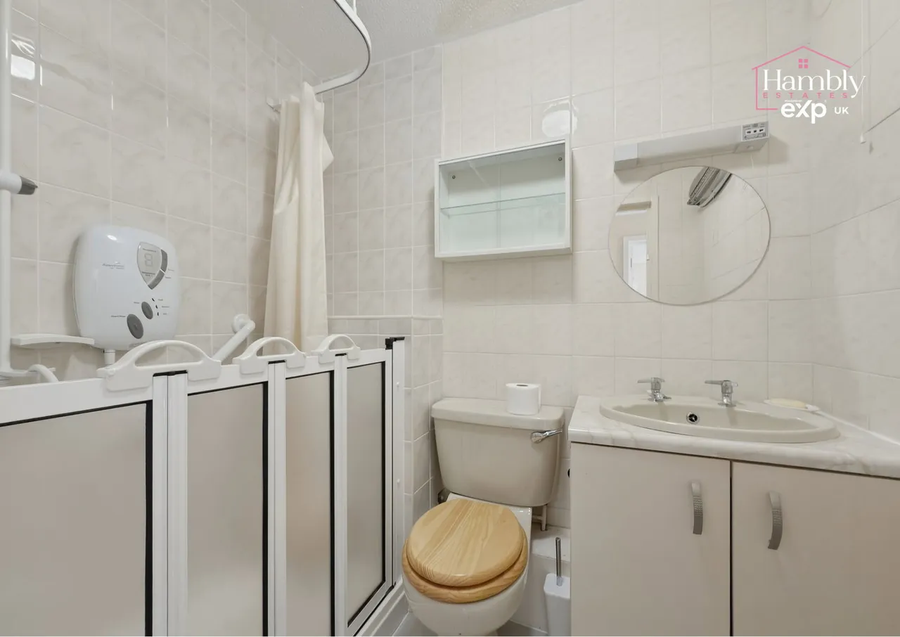 Restway Court, Danescourt Way, photo 8