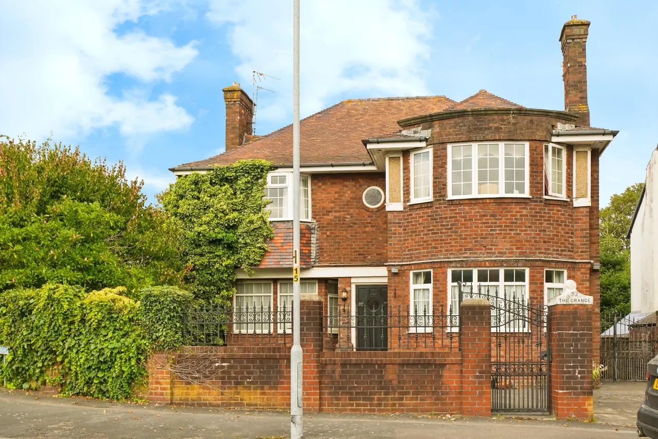 4 bed house for sale — Grange Road, Southport