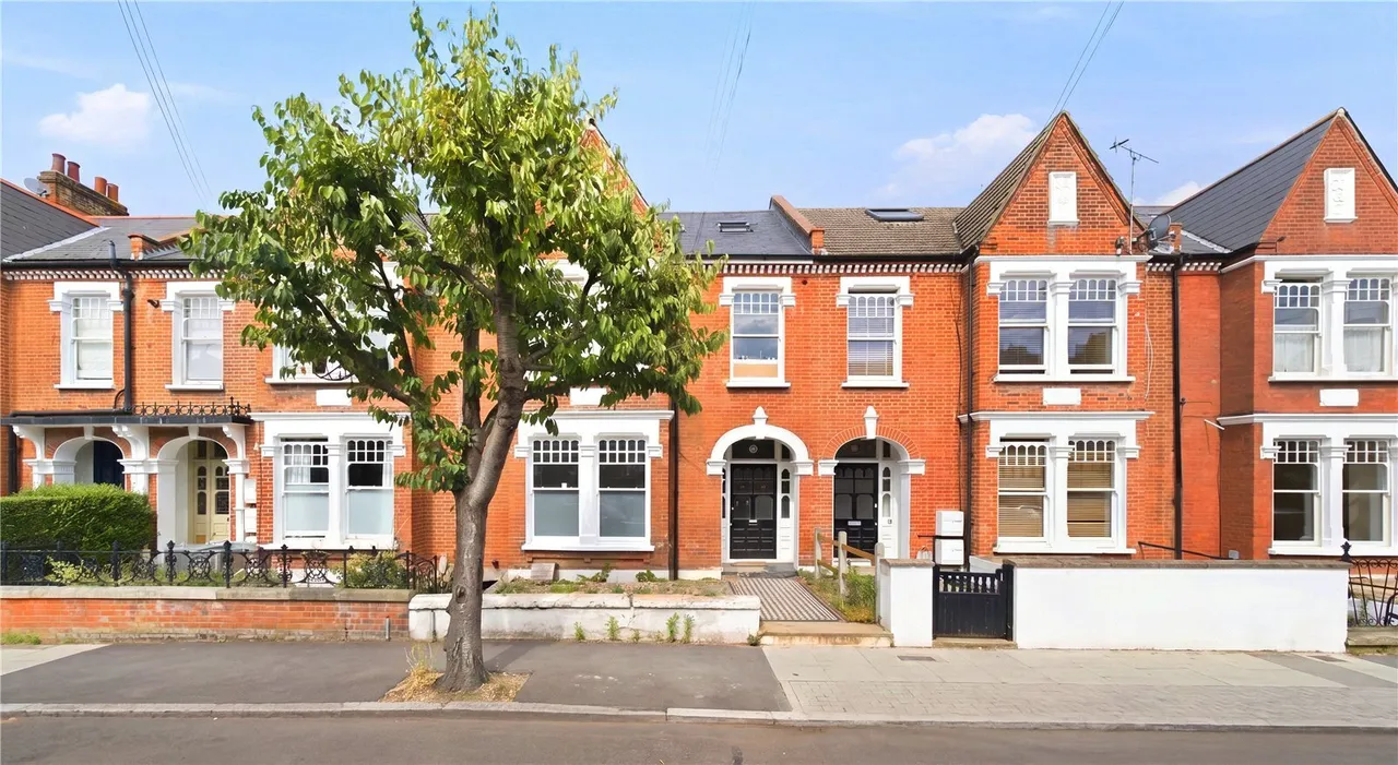 Huron Road, London, SW17, photo 10