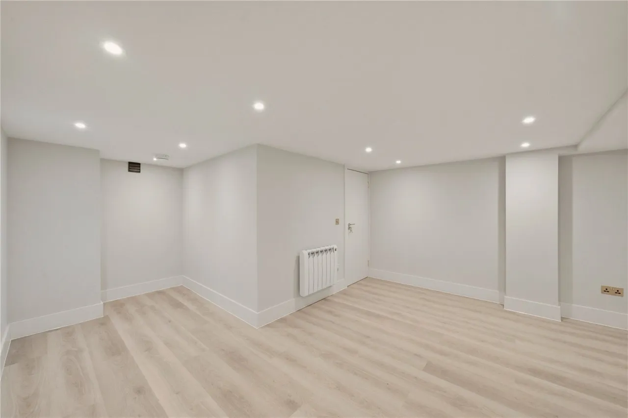 Huron Road, London, SW17, photo 9