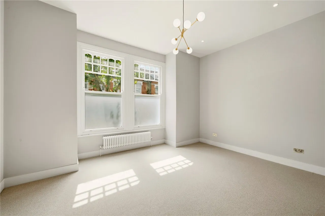 Huron Road, London, SW17, photo 4