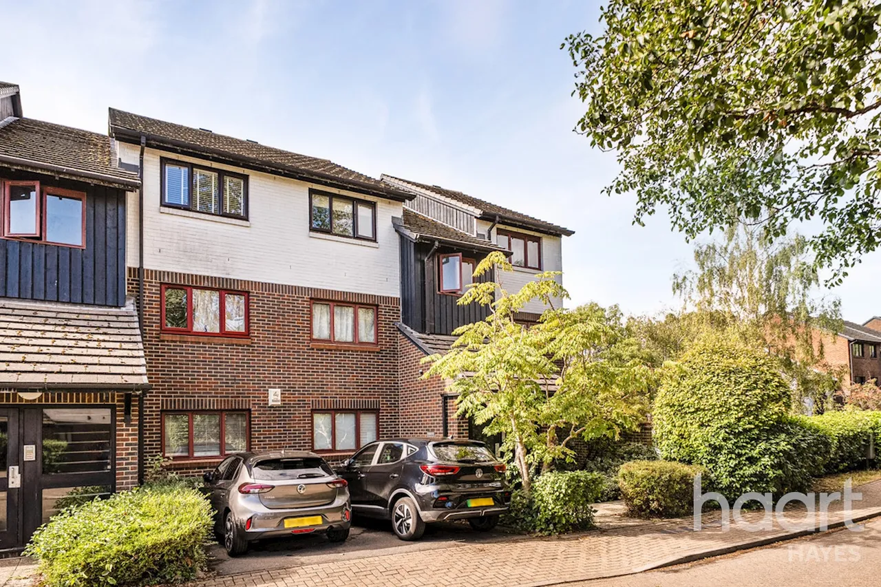1 bed flat for sale, Marina Approach, Hayes, UB4
