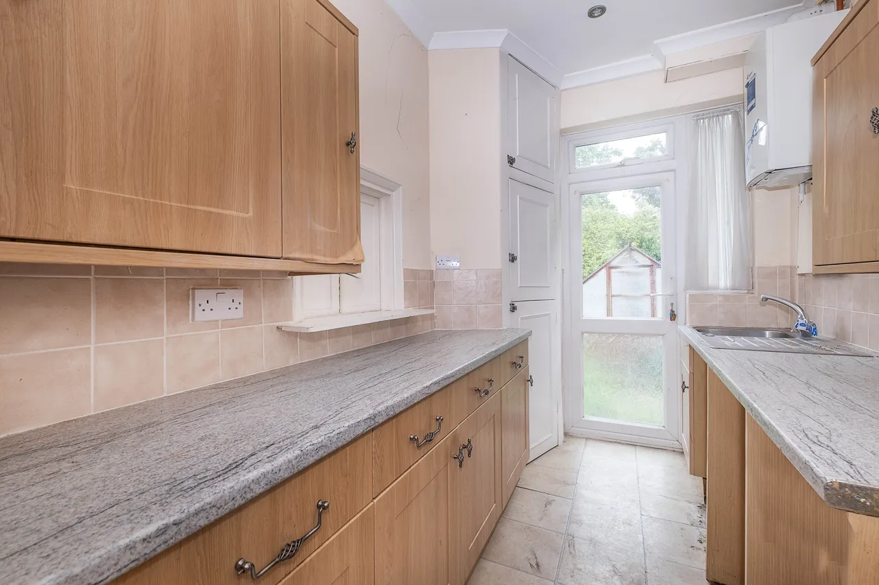 Cambridge Crescent, Teddington, TW11, photo 3