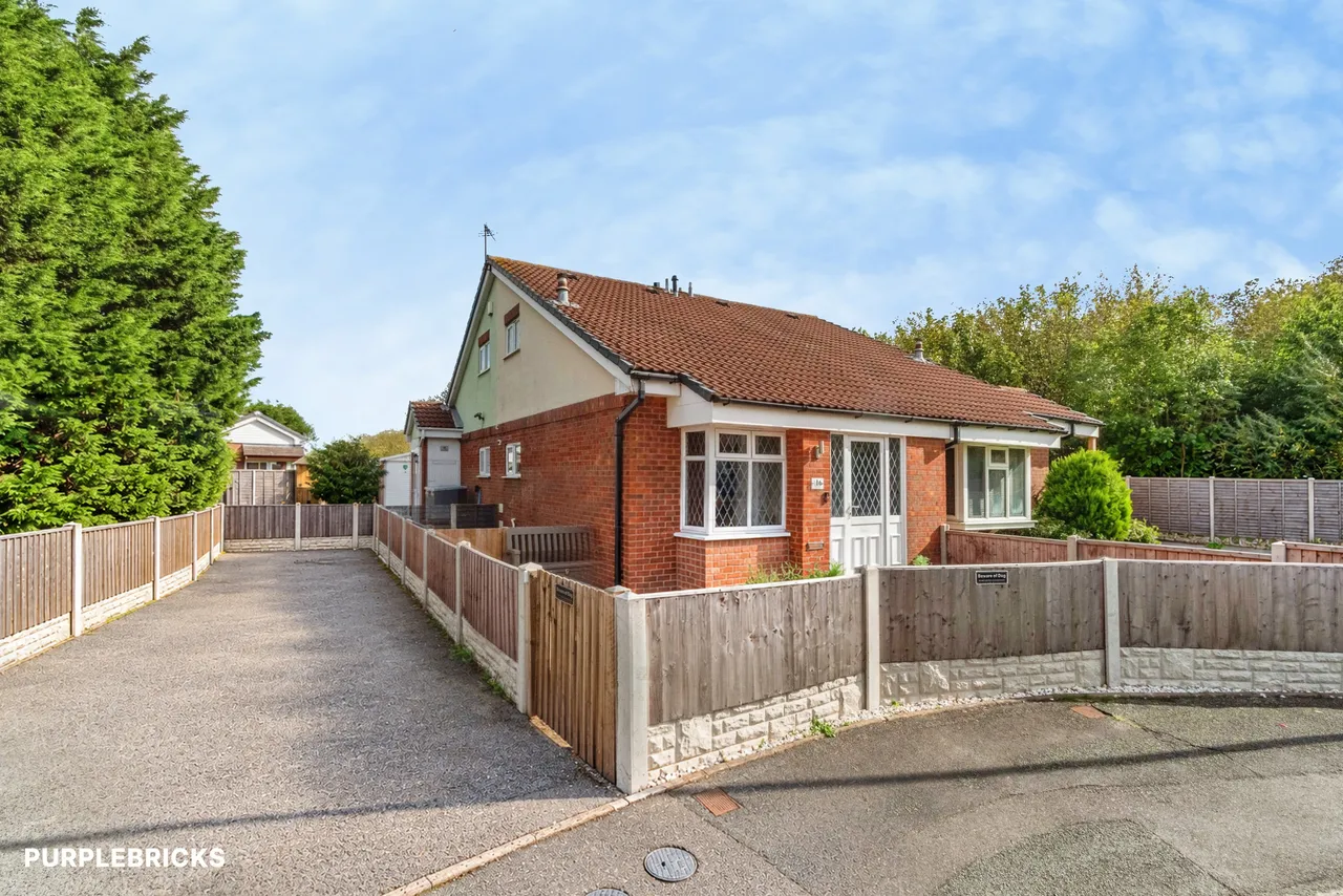 Caister Drive, Willenhall, WV13, photo 2