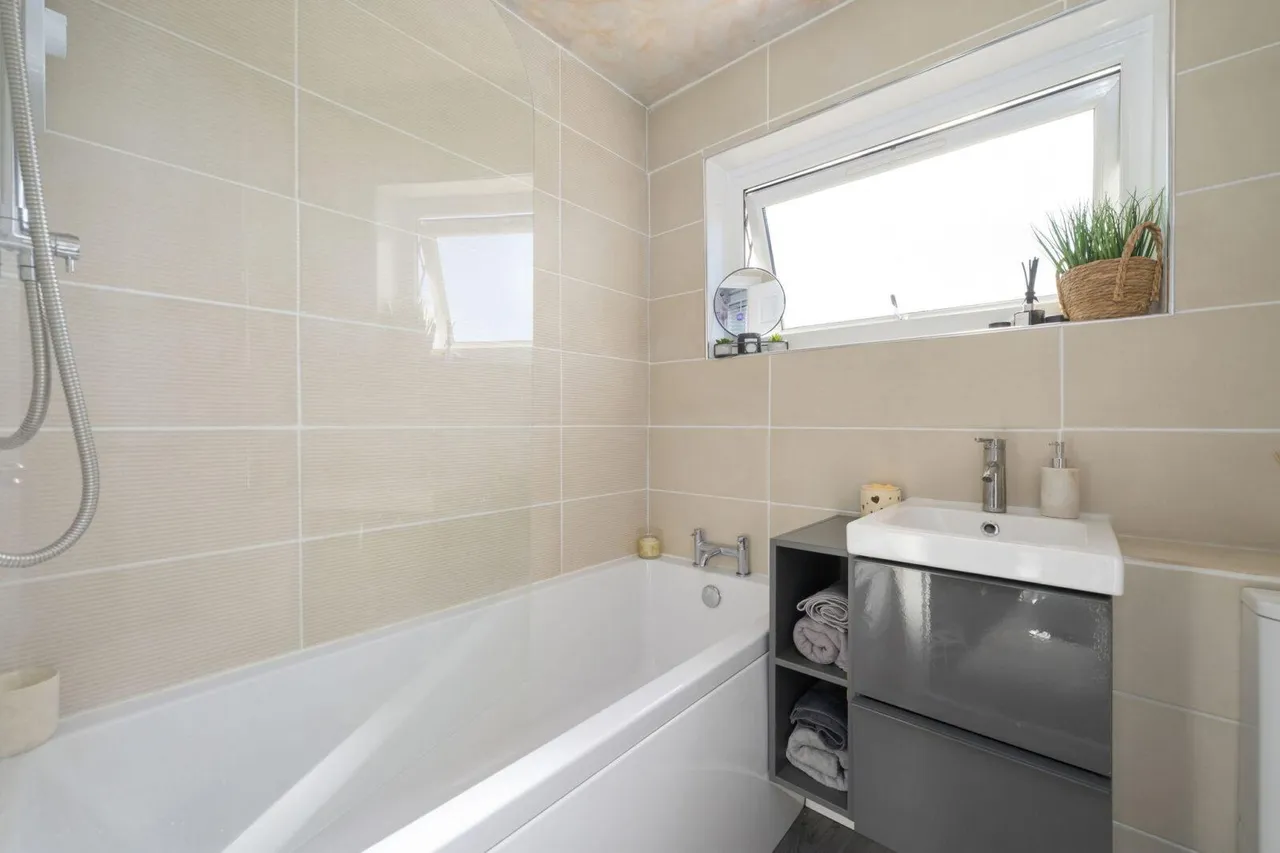 Innerpeffray Drive, Carron, FK2, photo 16