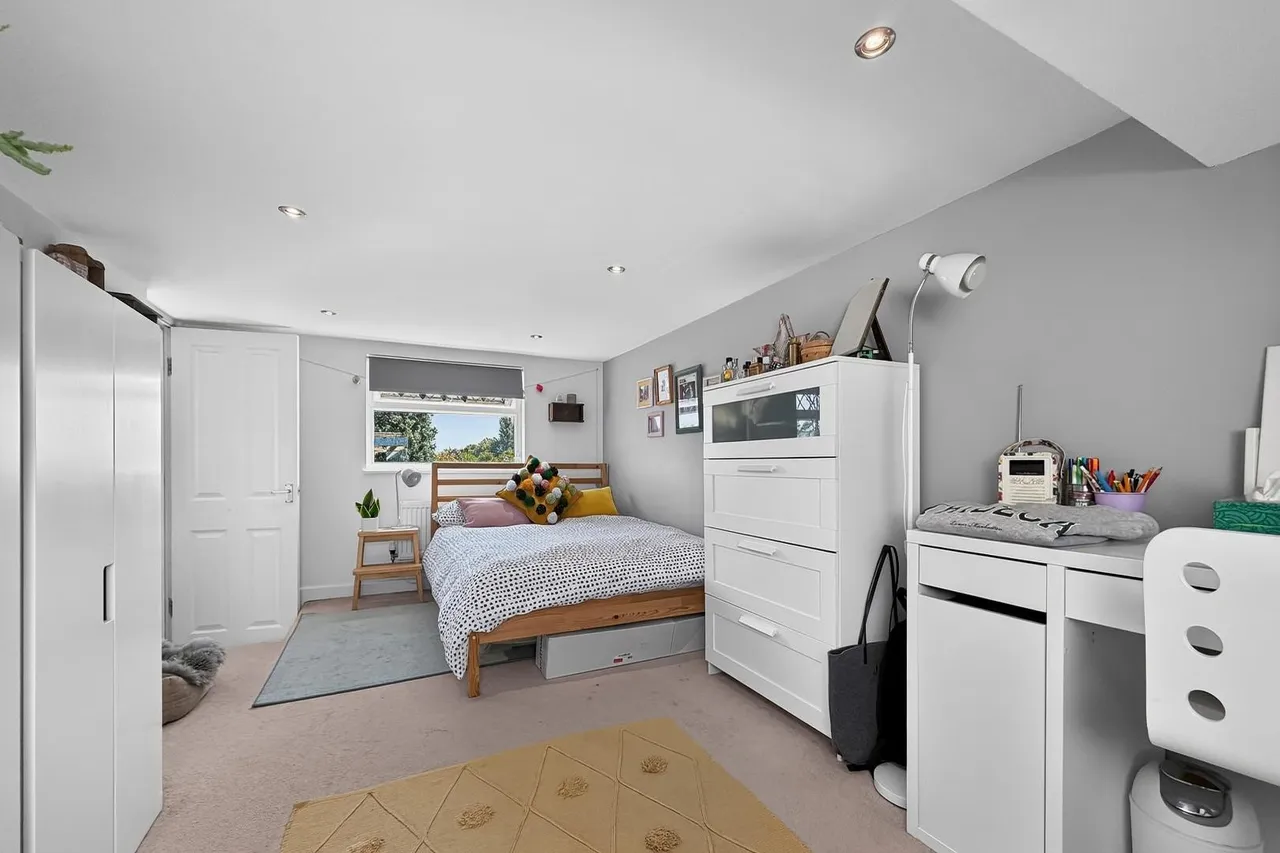 Haddon Grove, Timperley, Cheshire WA15 6SA, photo 21