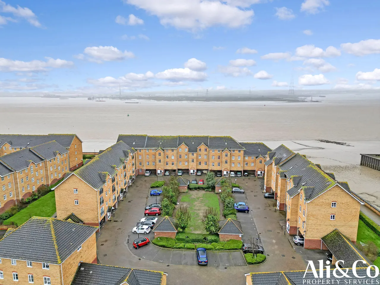 Timber Court, Grays, Essex, RM17 6PW, photo 2