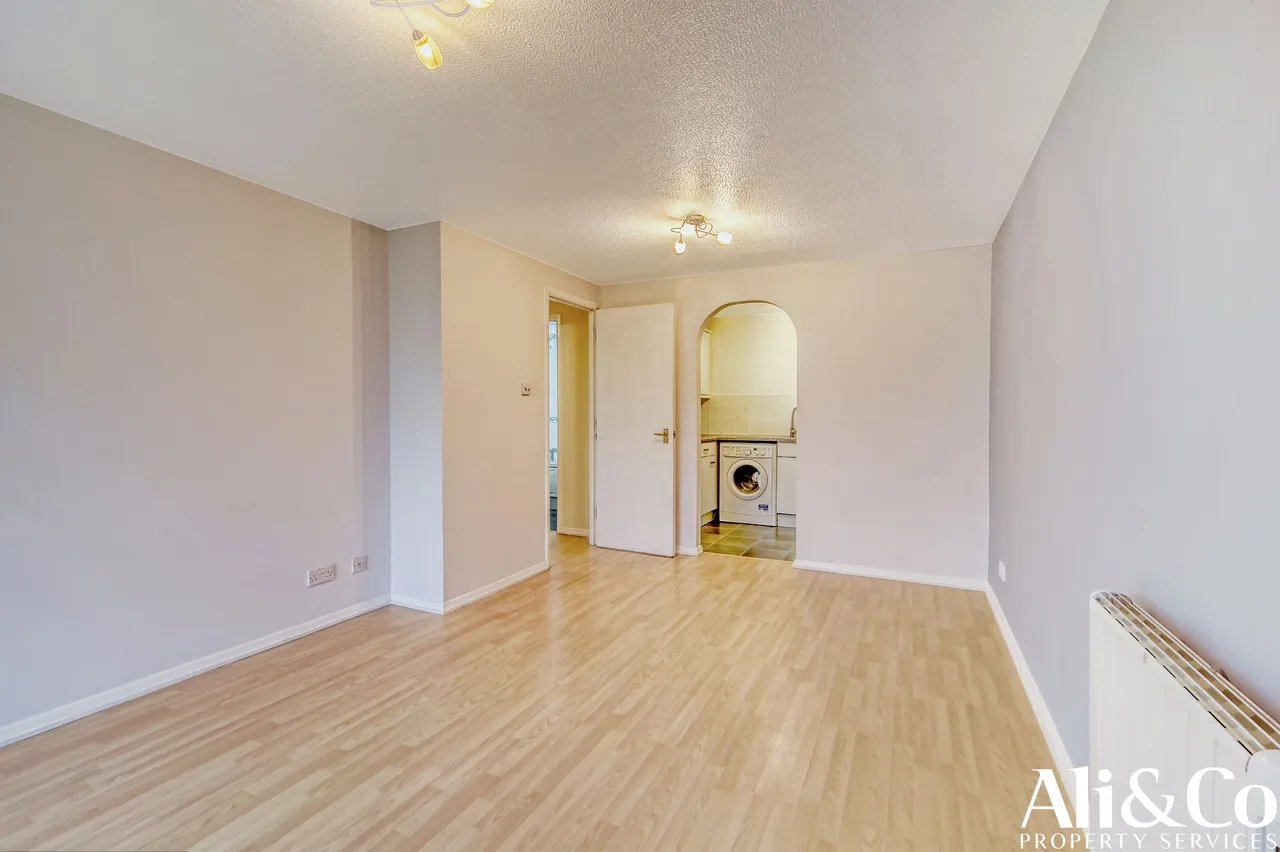 Timber Court, Grays, Essex, RM17 6PW, photo 5