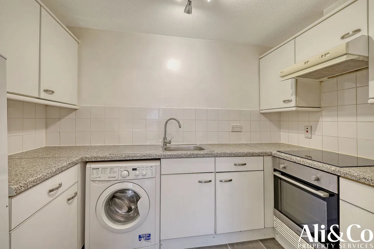 Timber Court, Grays, Essex, RM17 6PW, photo 4