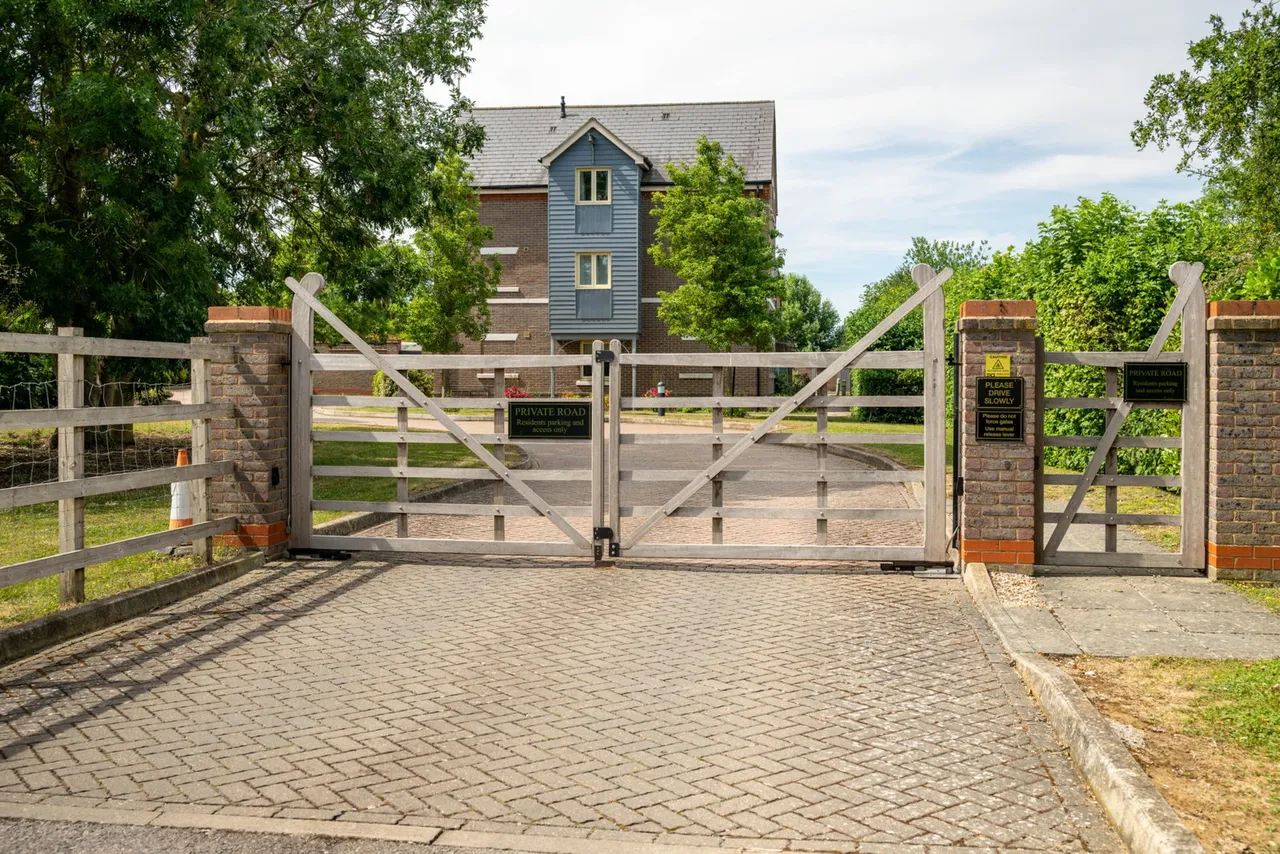 Dixons Wharf, Wilstone, Tring. HP23, photo 3