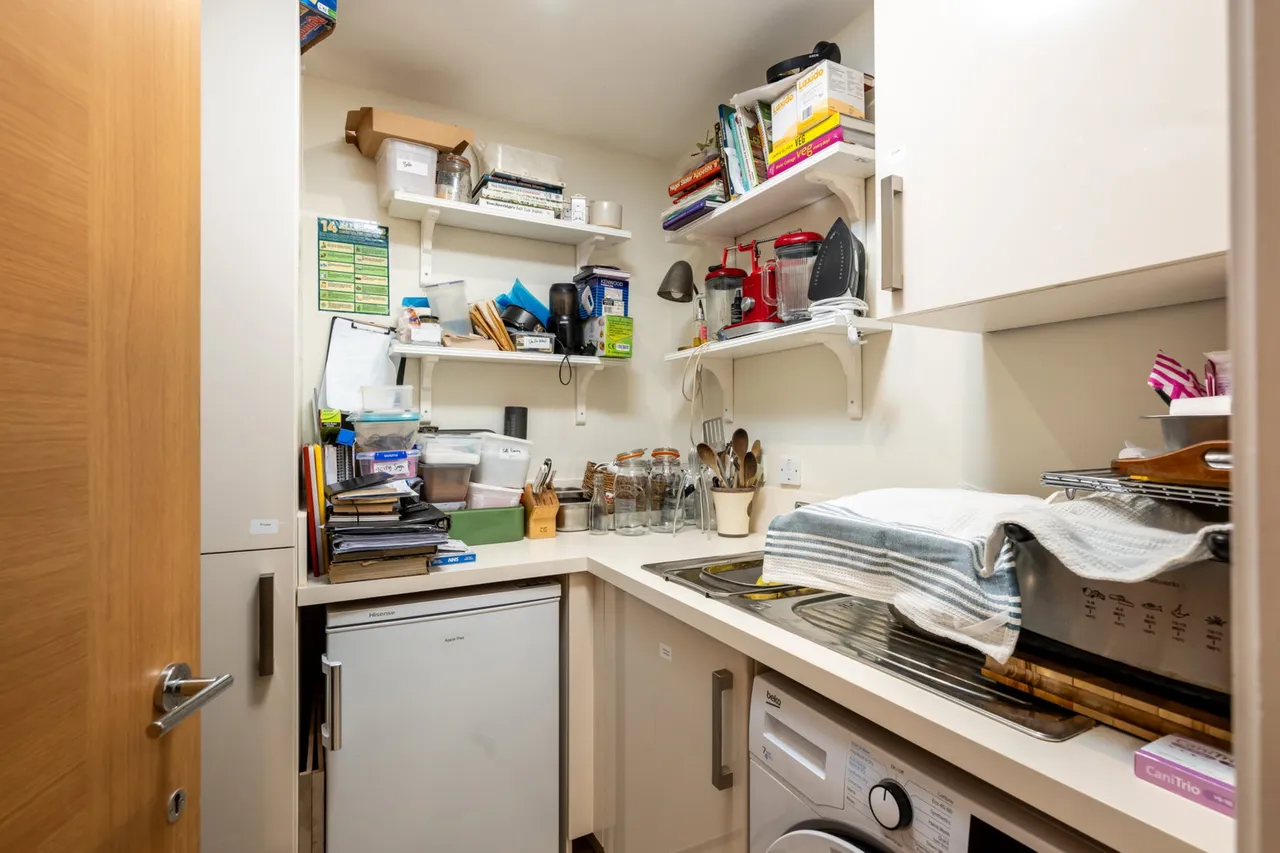 Dixons Wharf, Wilstone, Tring. HP23, photo 8