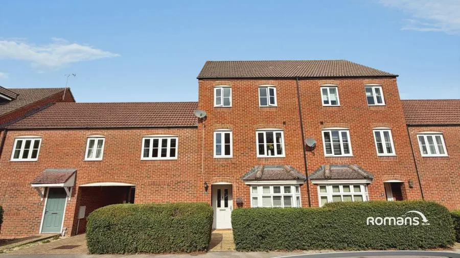 3 bed house for sale, Beckett Gardens, Bramley, RG26