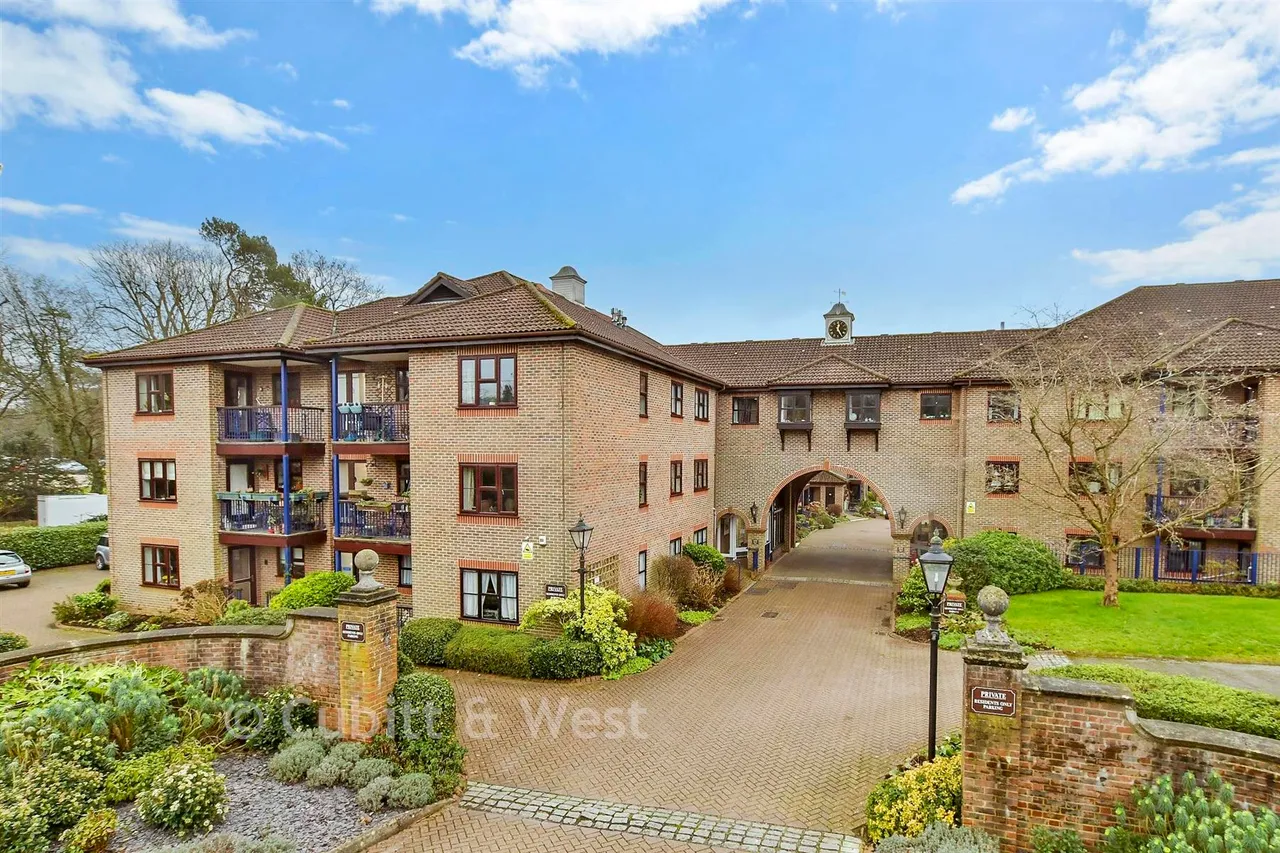 1 bed flat for sale, Wray Park Road, Reigate, RH2