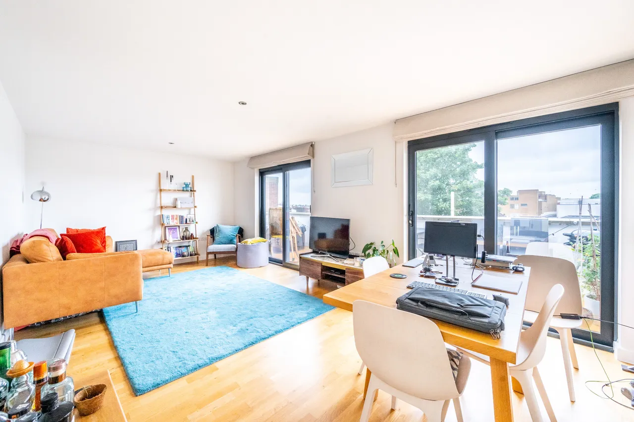 2 bed flat to rent, London, SW17