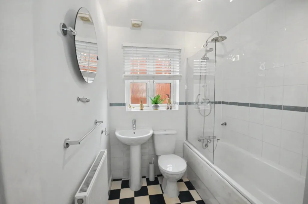 Shoemakers Close, Earls Barton, photo 8