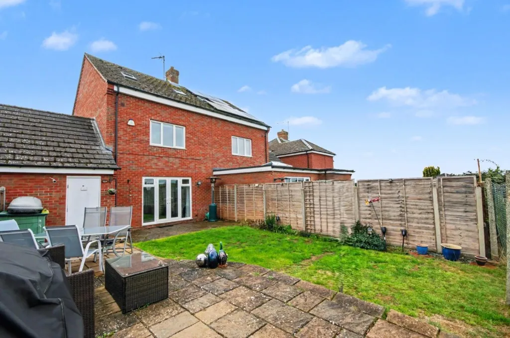 Shoemakers Close, Earls Barton, photo 14