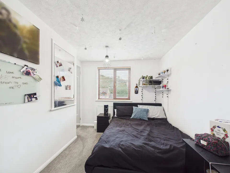 Dover Close, Southwater, photo 7