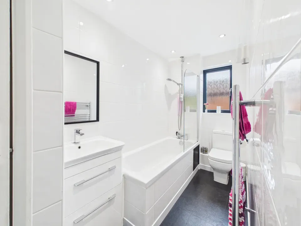 Dover Close, Southwater, photo 8