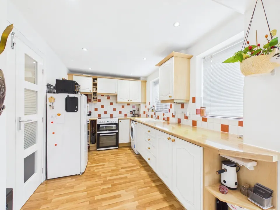 Dover Close, Southwater, photo 4