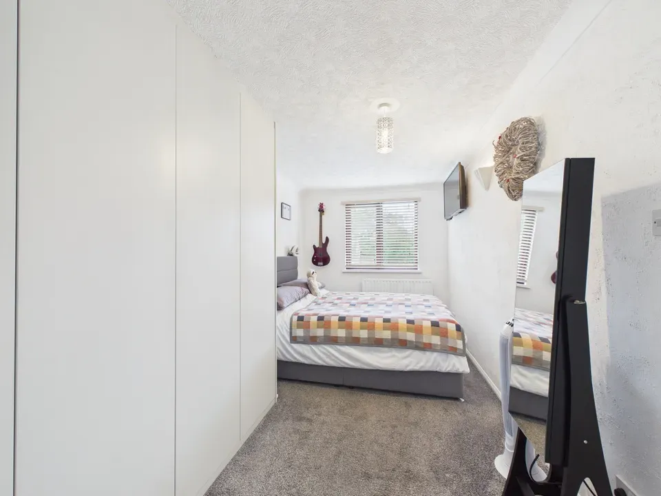 Dover Close, Southwater, photo 6