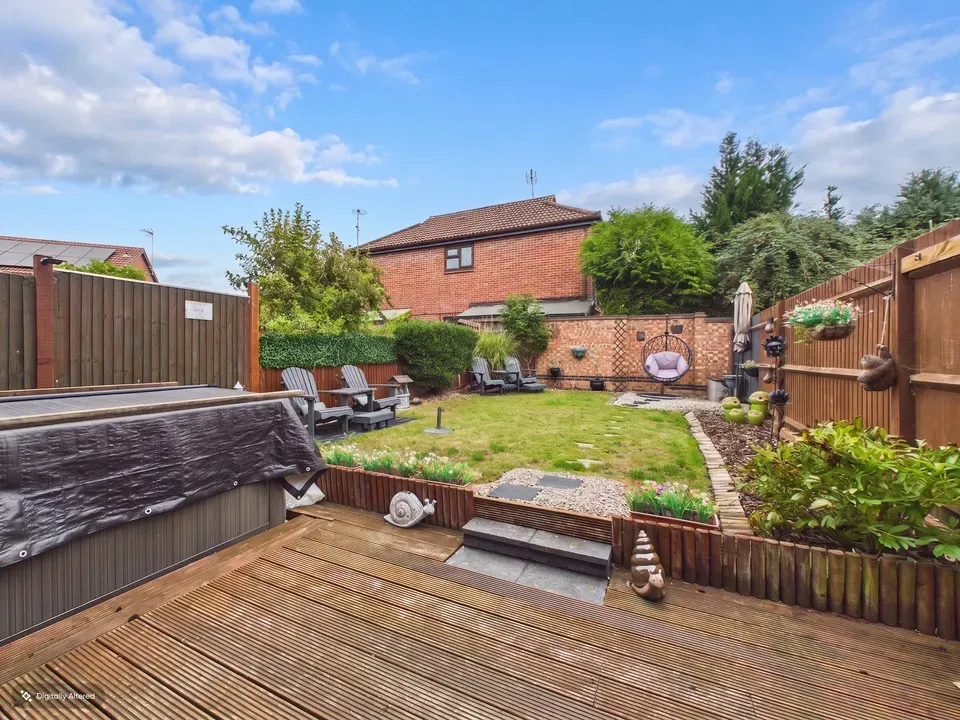 Dover Close, Southwater, photo 10
