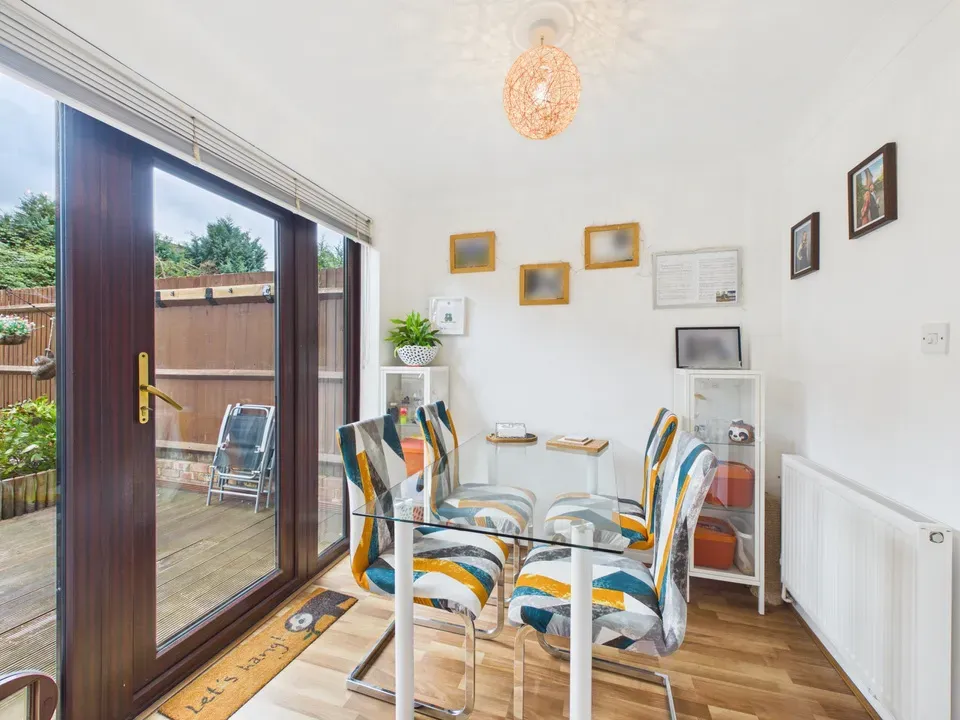 Dover Close, Southwater, photo 3