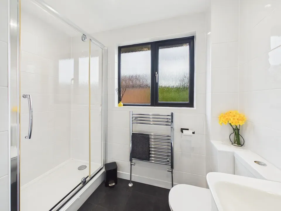 Dover Close, Southwater, photo 9