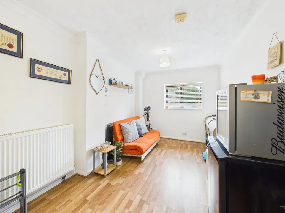 Dover Close, Southwater, photo 5