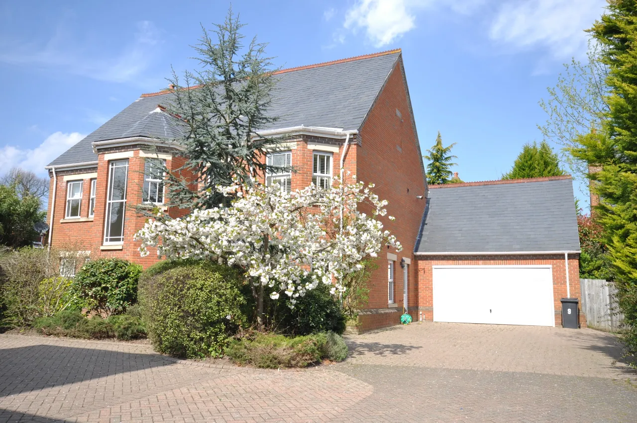 5 bed house for sale — Virginia Water, Surrey, GU25 4TE