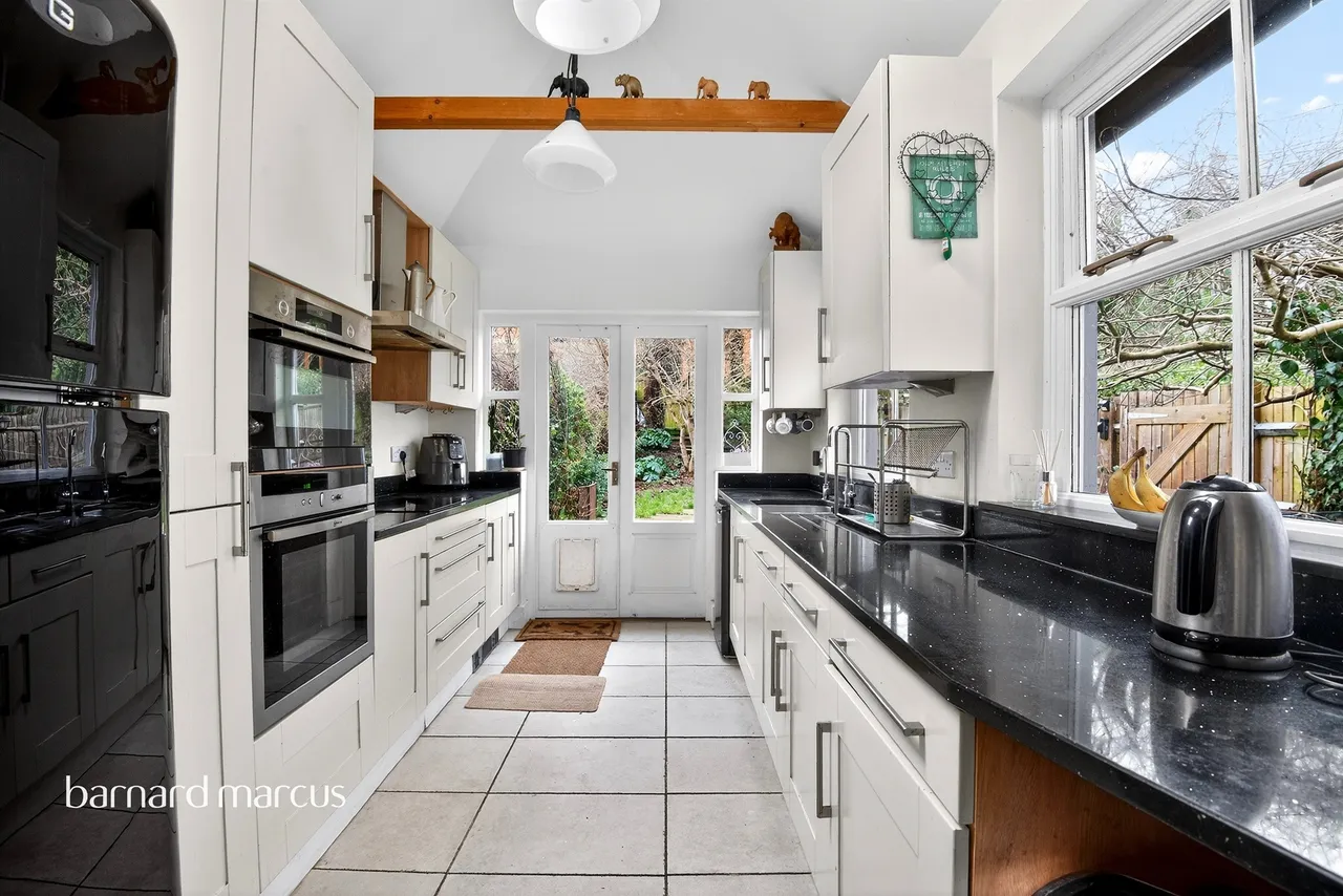 Horsham Road, Dorking, photo 4
