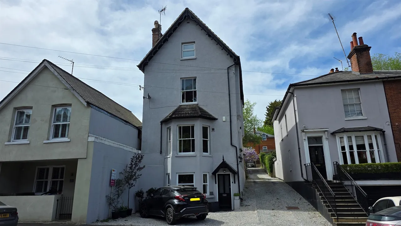 5 bed house for sale — Horsham Road, Dorking
