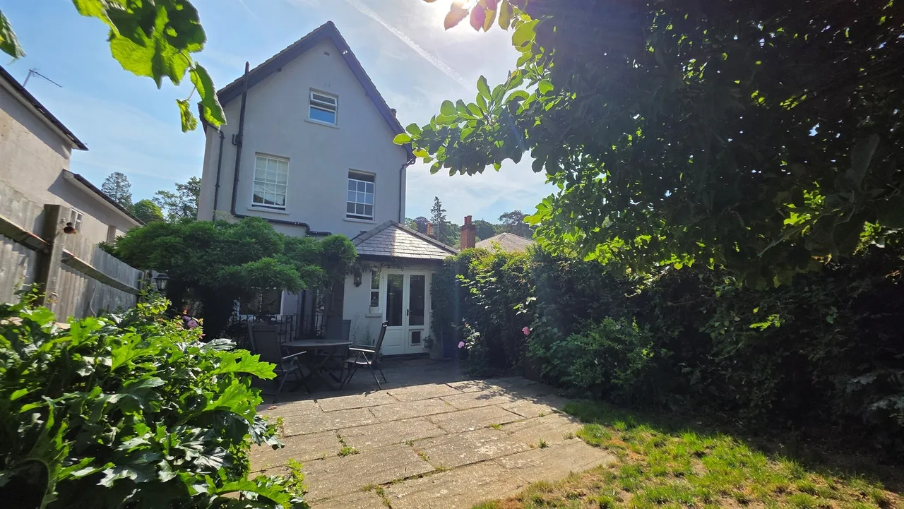 Horsham Road, Dorking, photo 3