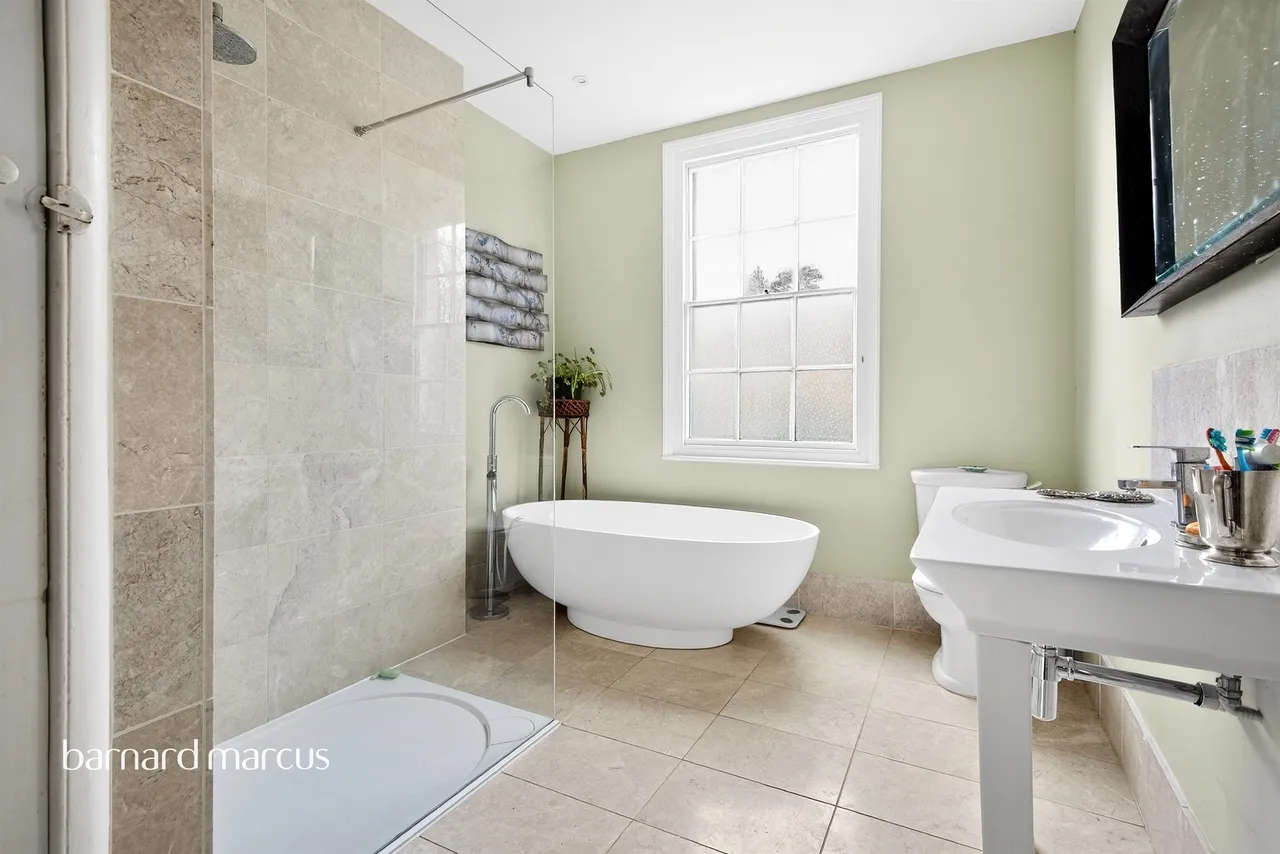 Horsham Road, Dorking, photo 10