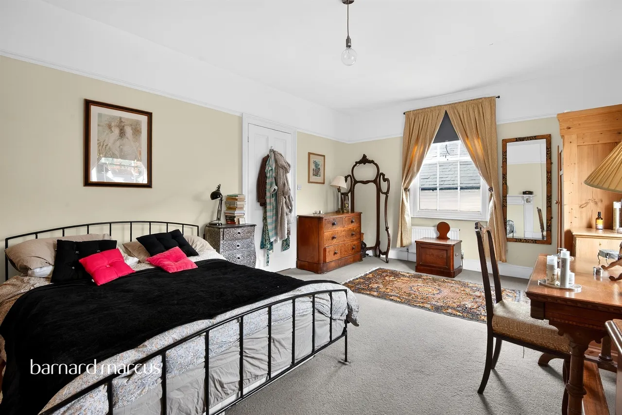 Horsham Road, Dorking, photo 7