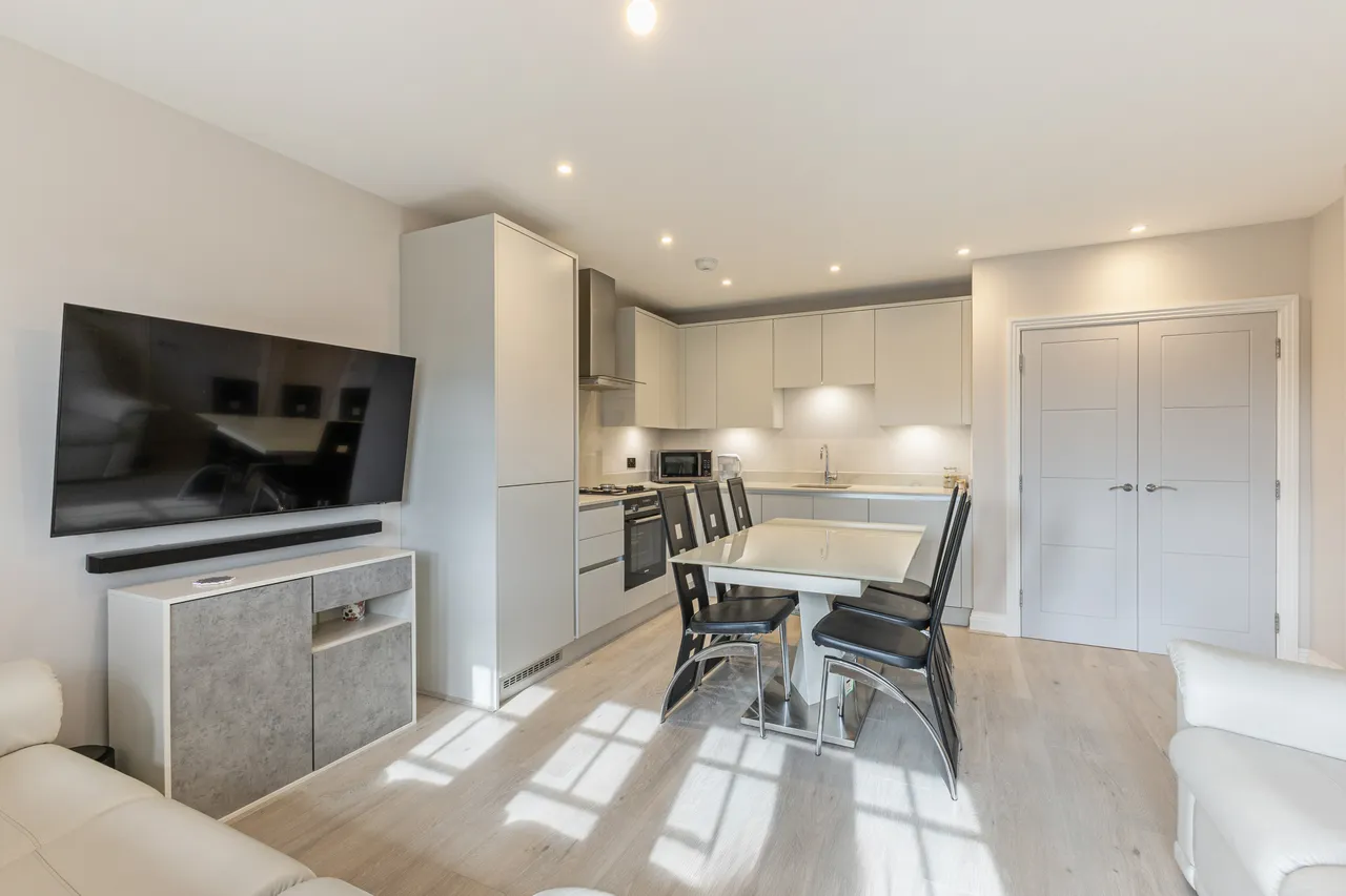 High Street, Edgware, HA8, photo 13