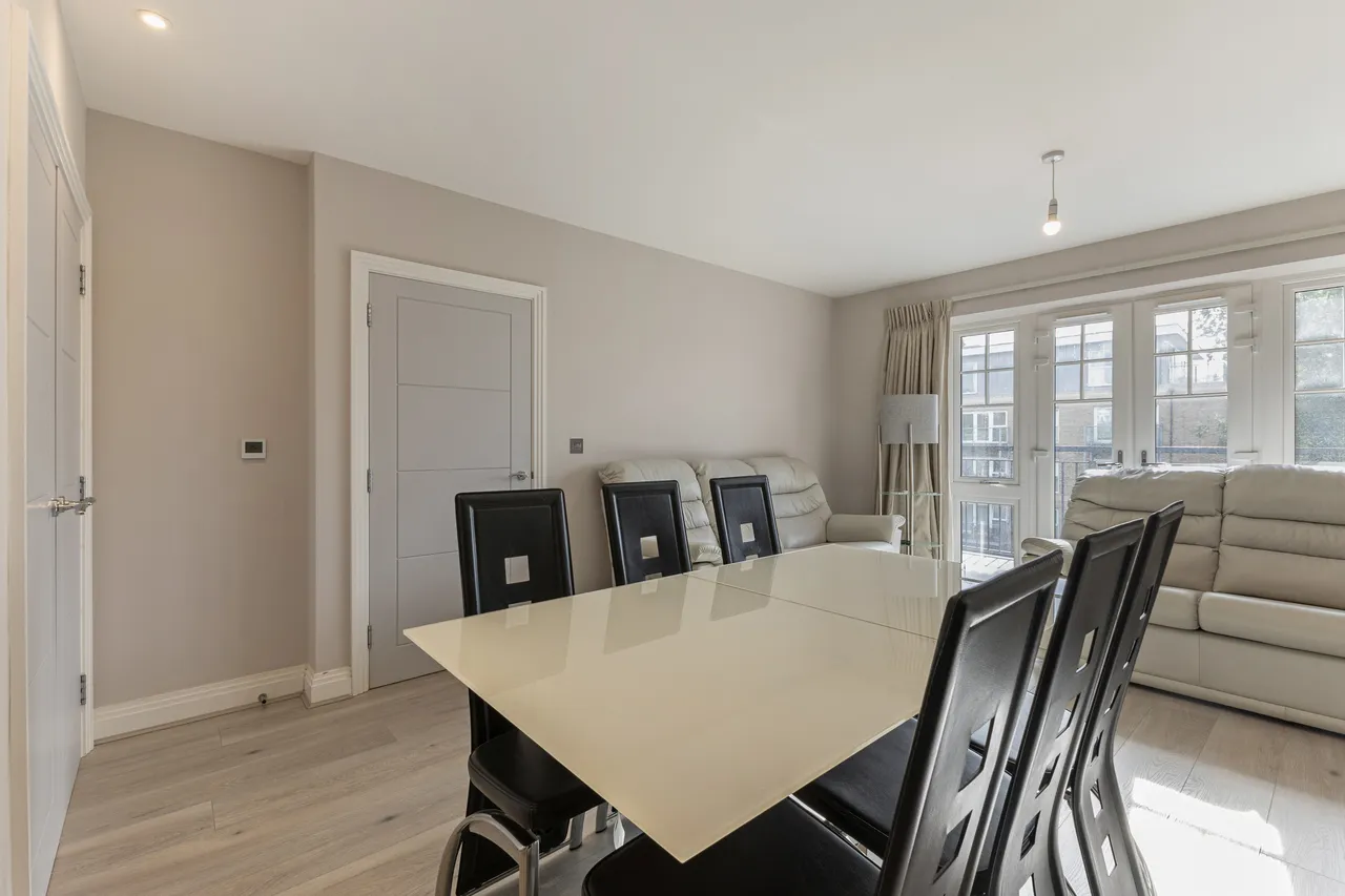 High Street, Edgware, HA8, photo 16