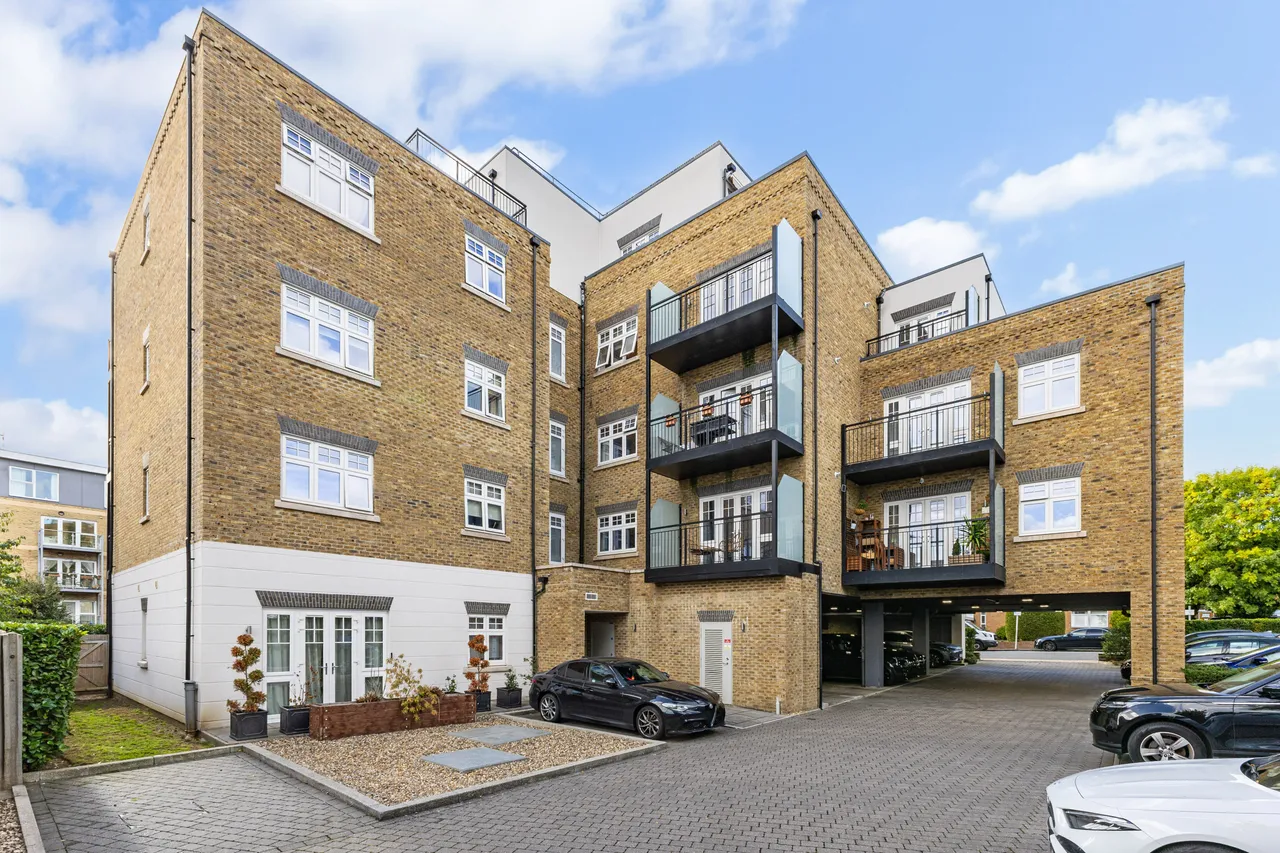 High Street, Edgware, HA8, photo 4