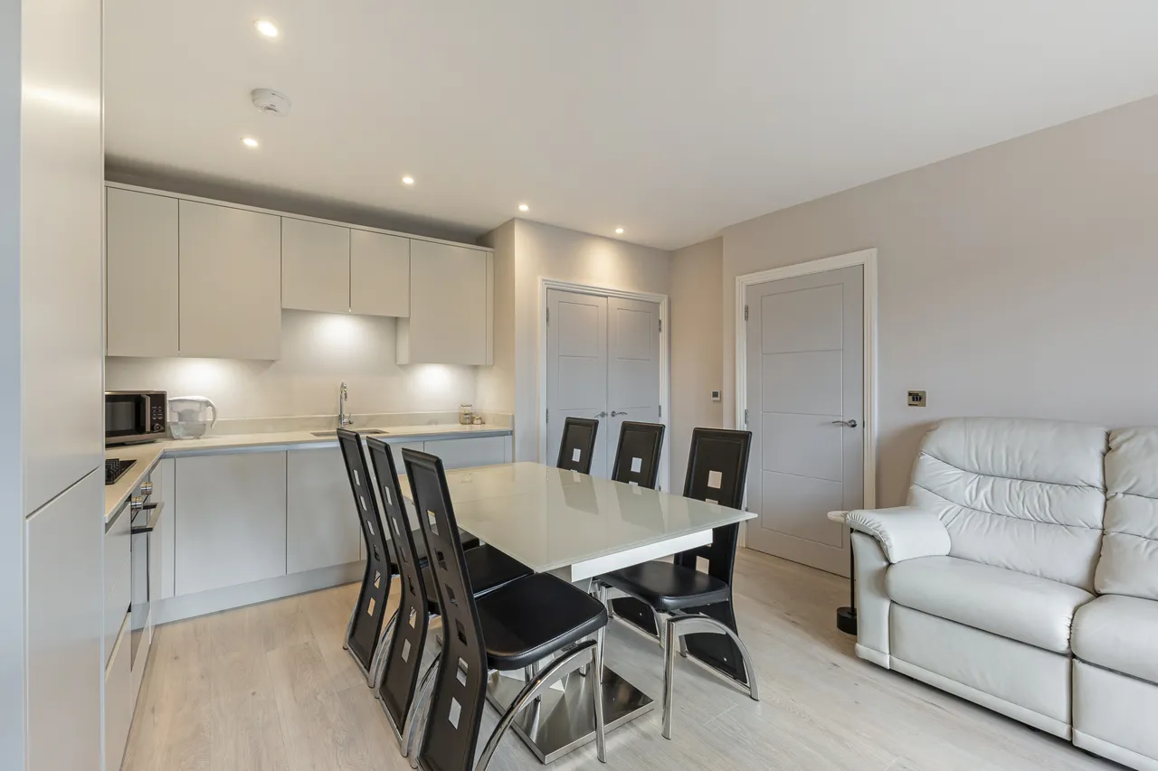 High Street, Edgware, HA8, photo 2