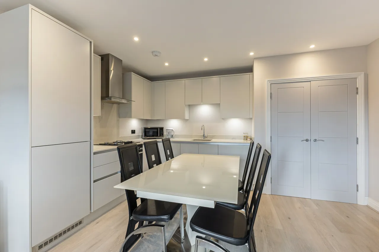 High Street, Edgware, HA8, photo 11