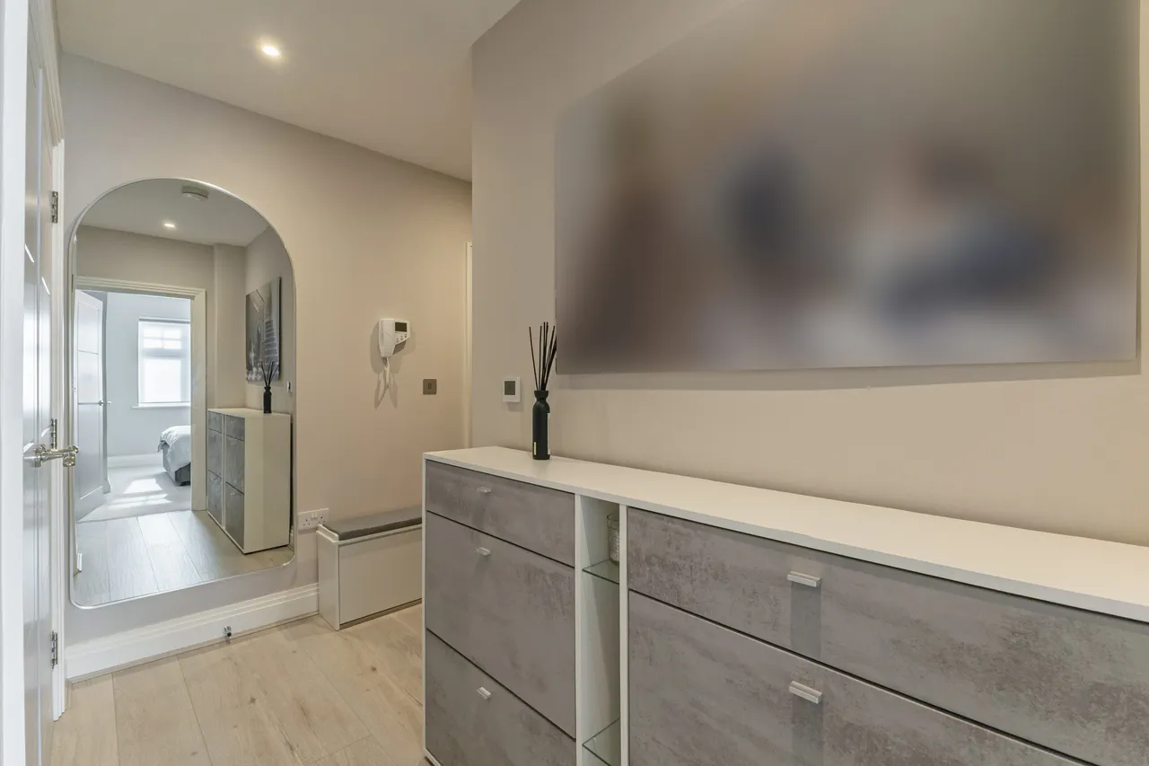 2 bed flat for sale, High Street, Edgware, HA8