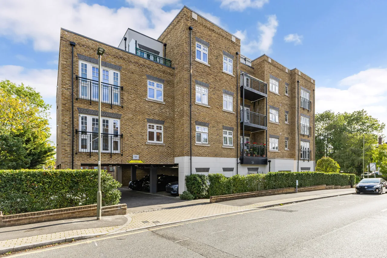 High Street, Edgware, HA8, photo 23