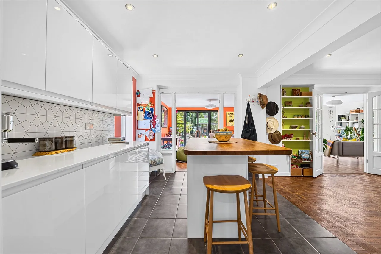 Lane End Drive, Knaphill, GU21, photo 7
