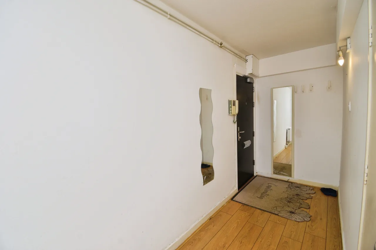 Navestock Crescent, Woodford Green, photo 10